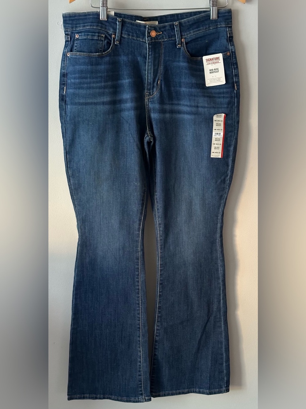NWT signature by Levi Strauss mid rise bootcut 14m w32 l32 super stretch jeans